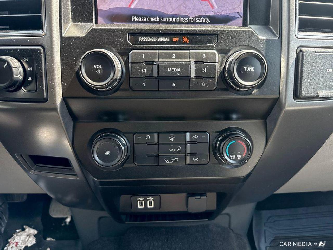 2019 Ford F-150 XLT / CHROME WHEELS / 4X4 /CREW CAB / NO ACCIDENTS - Photo #18