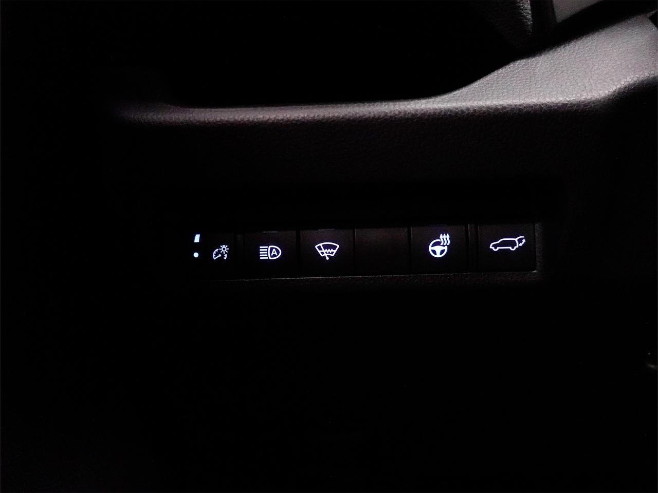 2021 Toyota RAV4 XLE AWD | Sunroof | Heated Seats | BSM | CarPlay