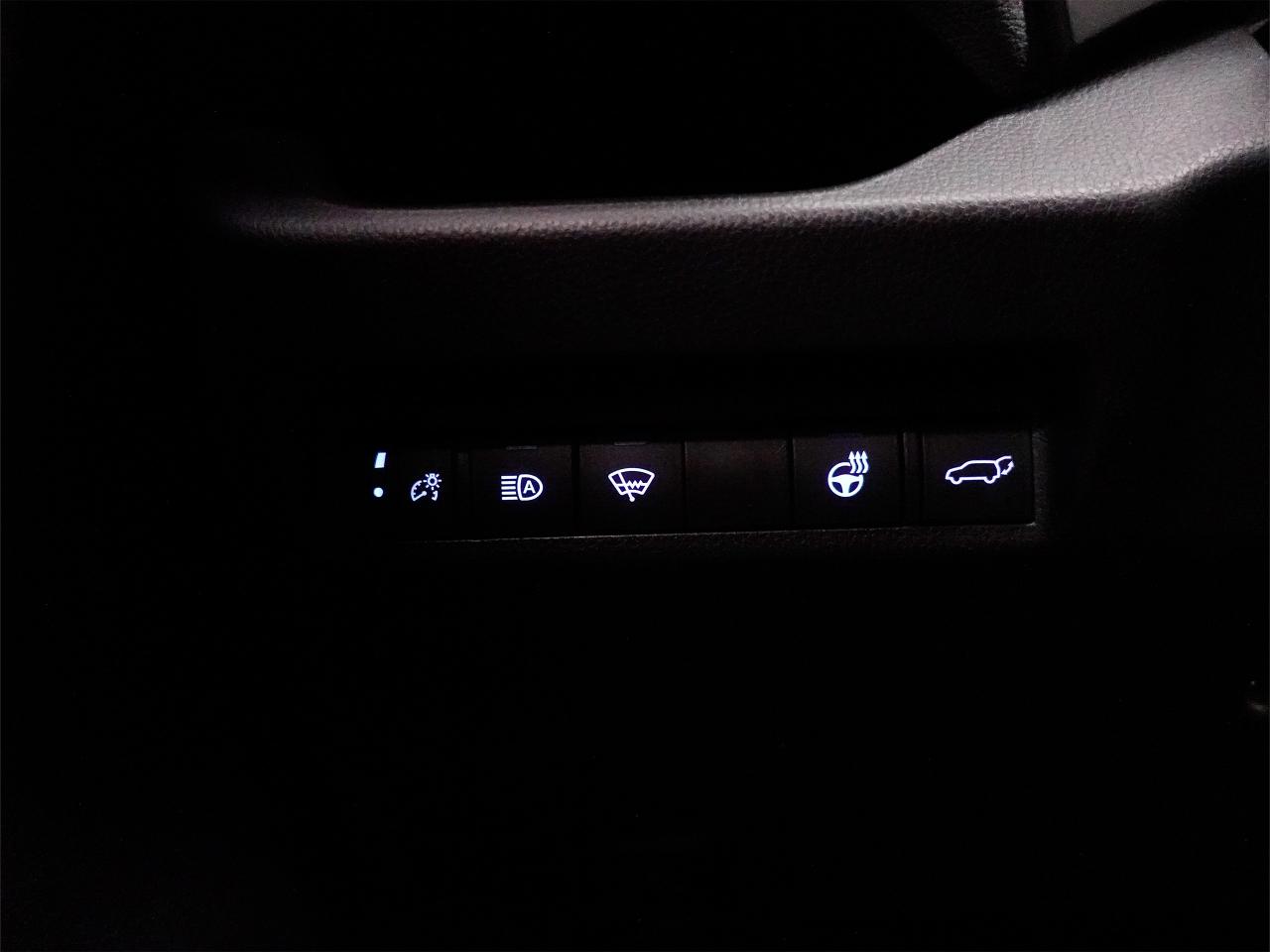 2021 Toyota RAV4 XLE | AWD | Sunroof | Heated Seats | BSM | CarPlay Photo