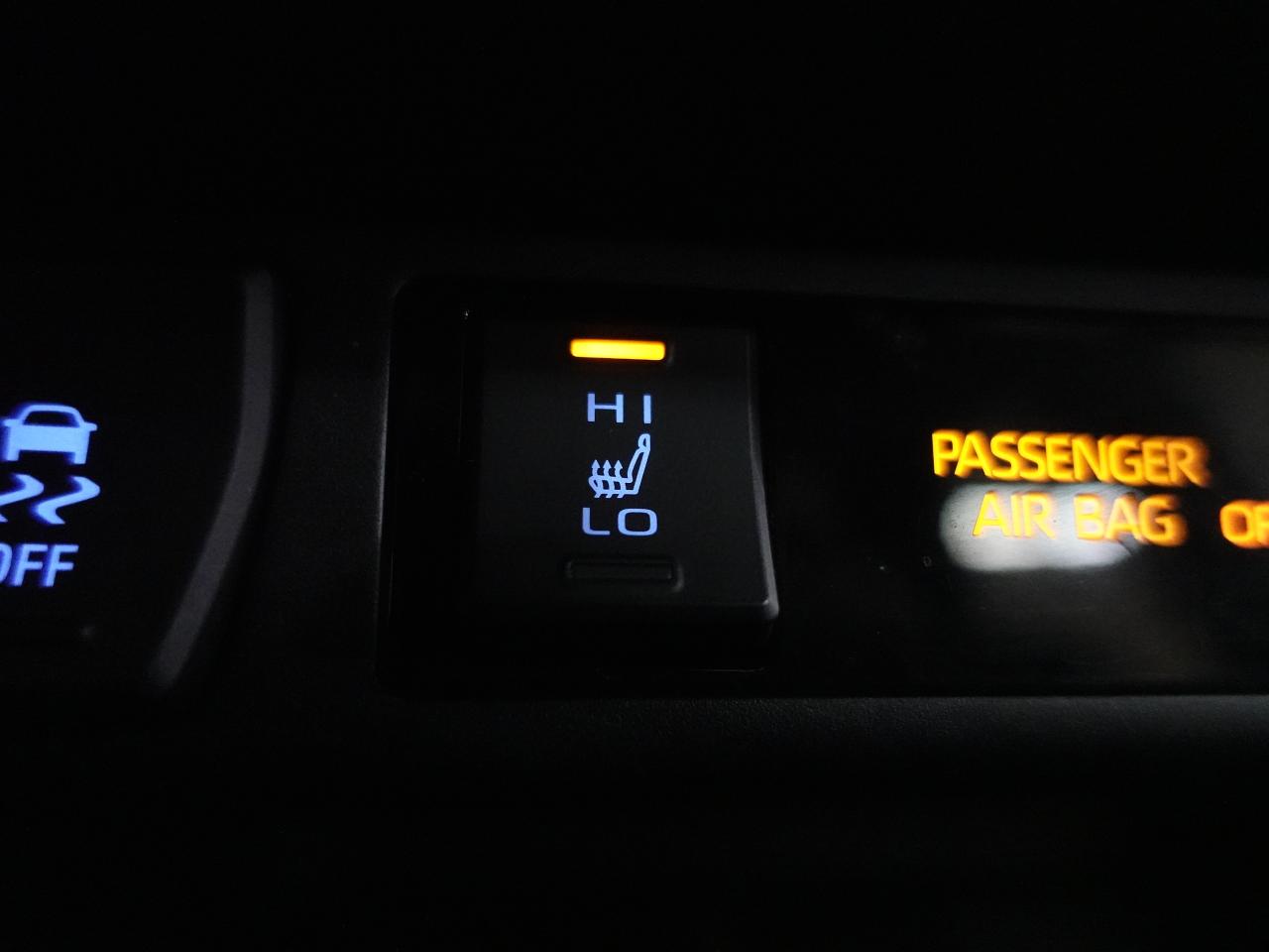 2021 Toyota RAV4 XLE | AWD | Sunroof | Heated Seats | BSM | CarPlay Photo