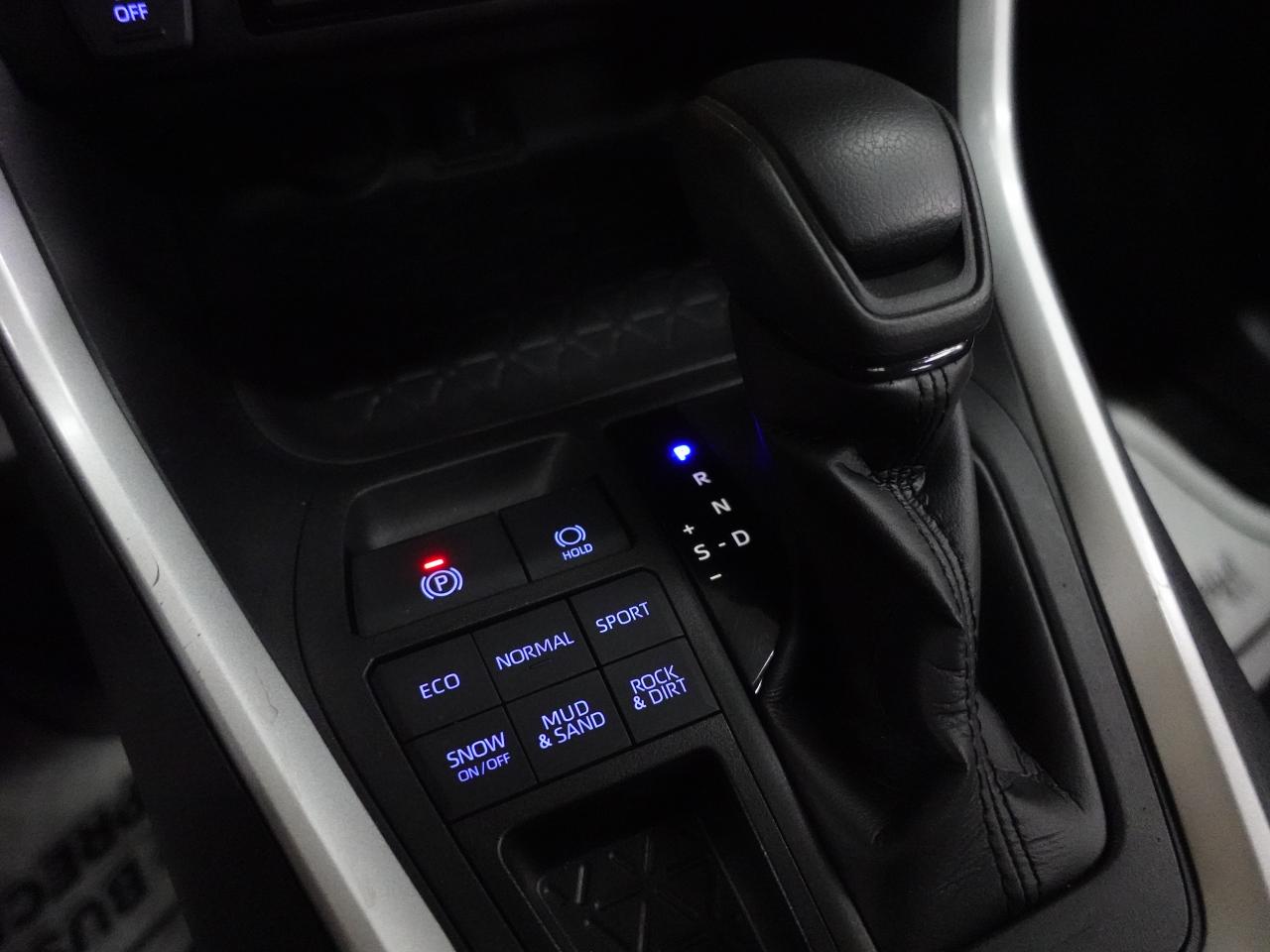 2021 Toyota RAV4 XLE | AWD | Sunroof | Heated Seats | BSM | CarPlay Photo