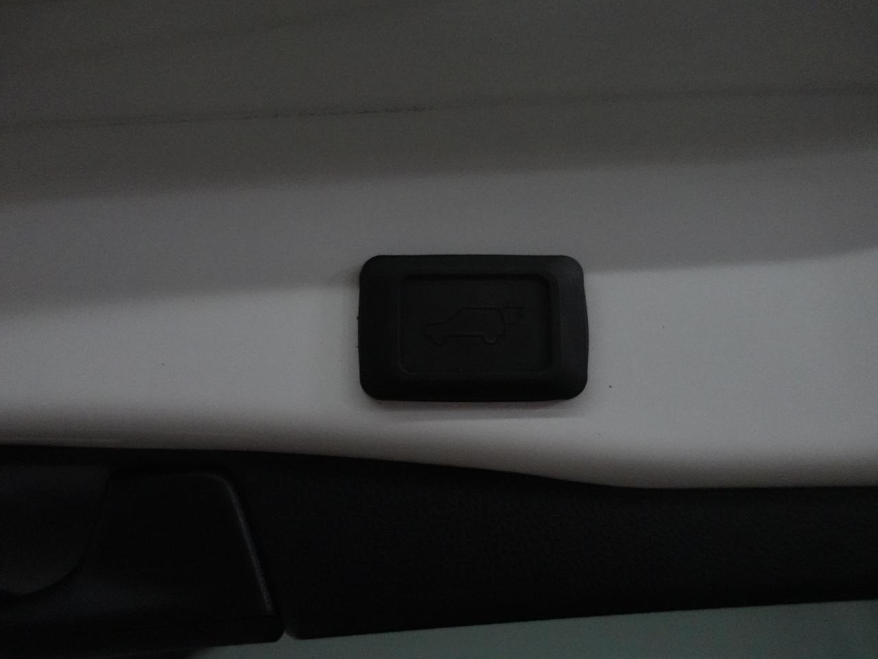 2021 Toyota RAV4 XLE | AWD | Sunroof | Heated Seats | BSM | CarPlay Photo