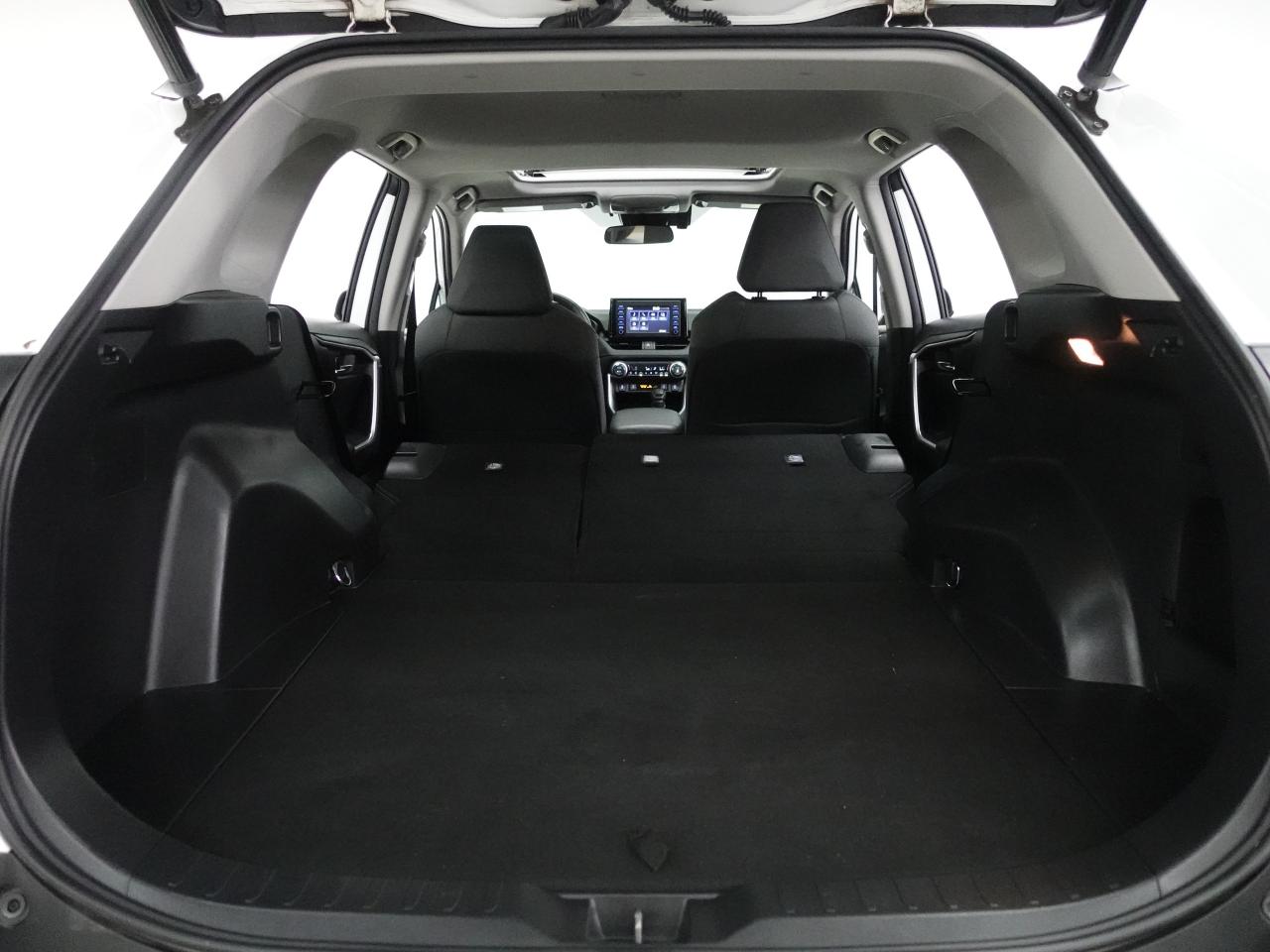 2021 Toyota RAV4 XLE | AWD | Sunroof | Heated Seats | BSM | CarPlay