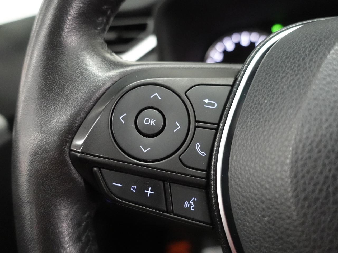 2021 Toyota RAV4 XLE | AWD | Sunroof | Heated Seats | BSM | CarPlay Photo