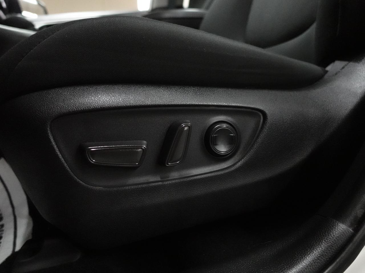 2021 Toyota RAV4 XLE | AWD | Sunroof | Heated Seats | BSM | CarPlay Photo