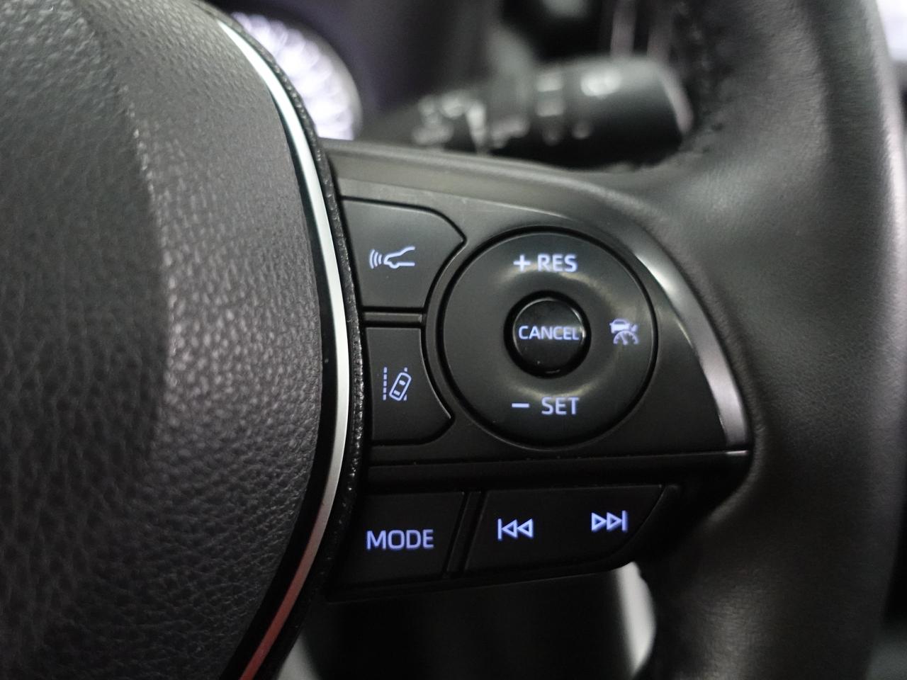 2021 Toyota RAV4 XLE | AWD | Sunroof | Heated Seats | BSM | CarPlay
