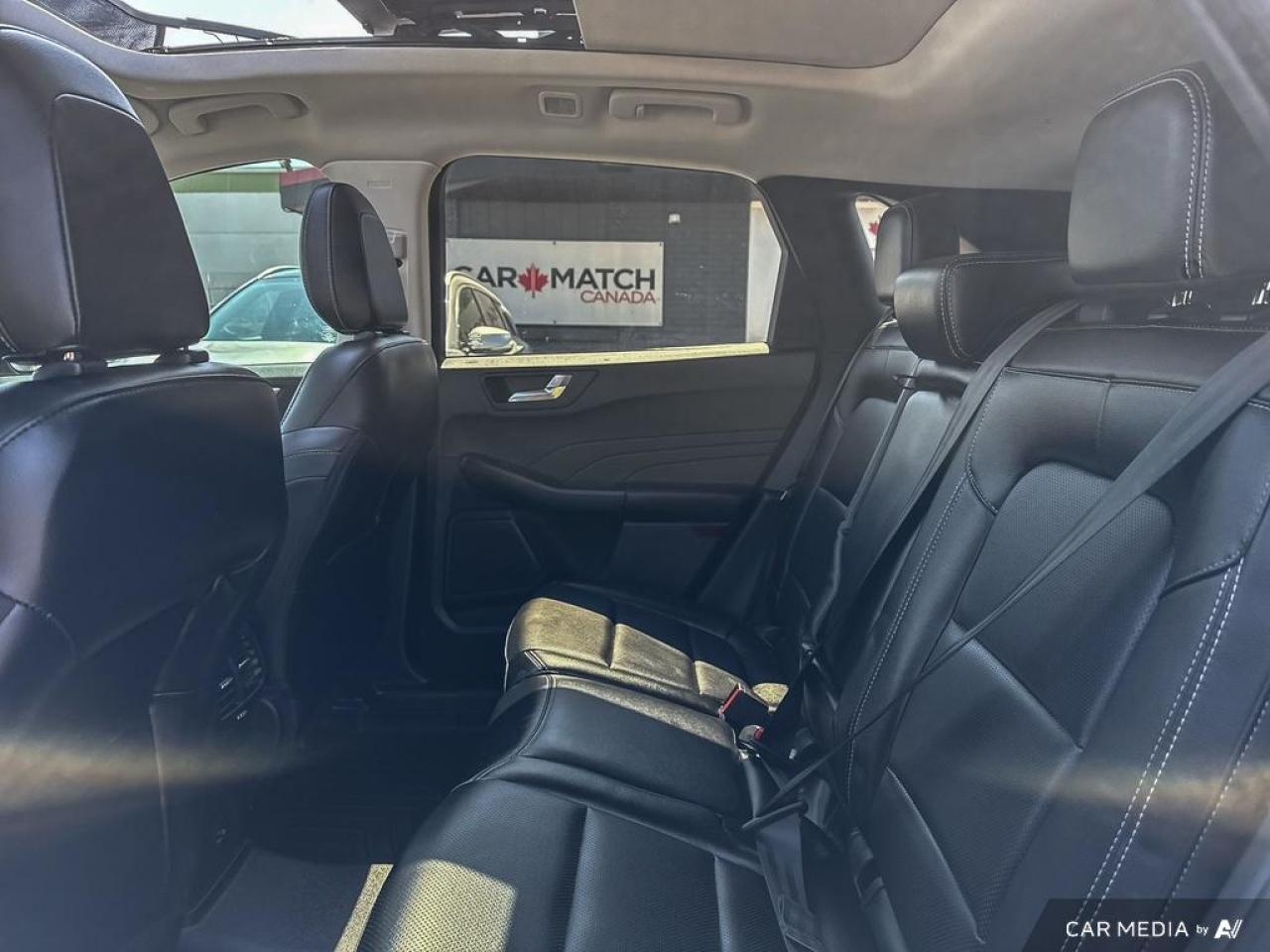 2022 Ford Escape TITANIUM / HYBRID / AWD / ROOF / NAV / LEATHER - Photo #10
