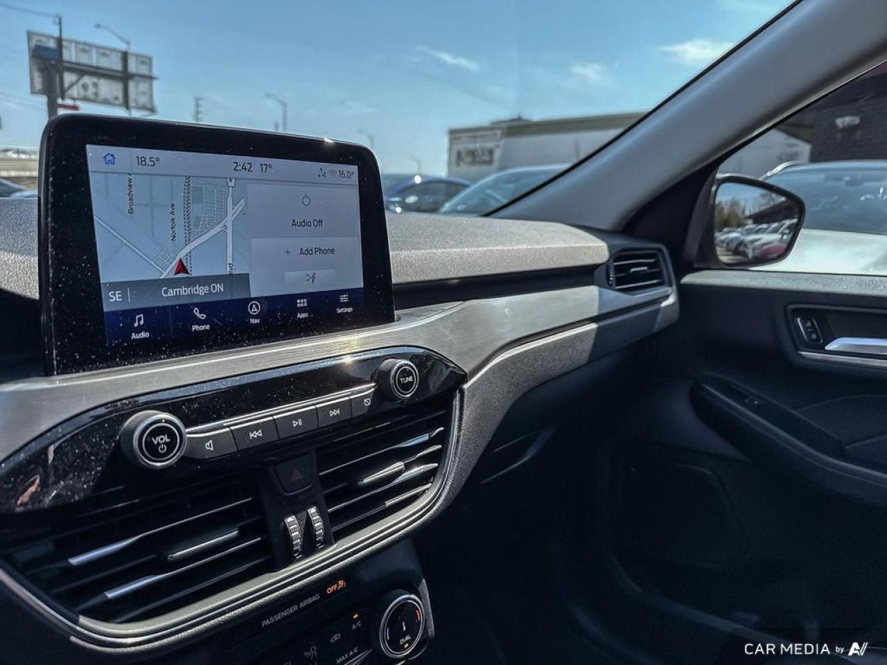 2022 Ford Escape TITANIUM / HYBRID / AWD / ROOF / NAV / LEATHER - Photo #23