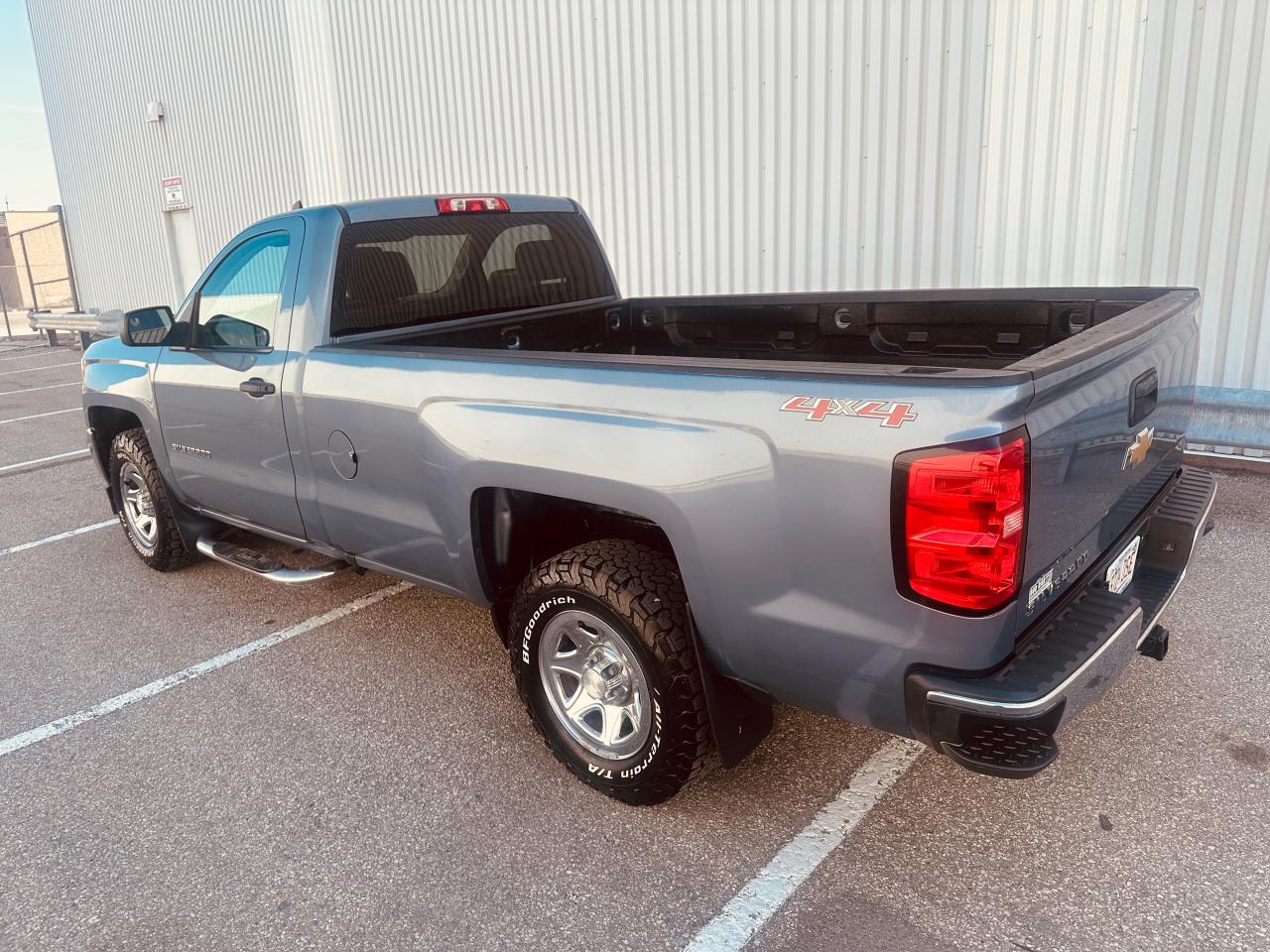 2016 Chevrolet Silverado 1500 REGULAR CAB 8 FT BOX 4WD Photo2