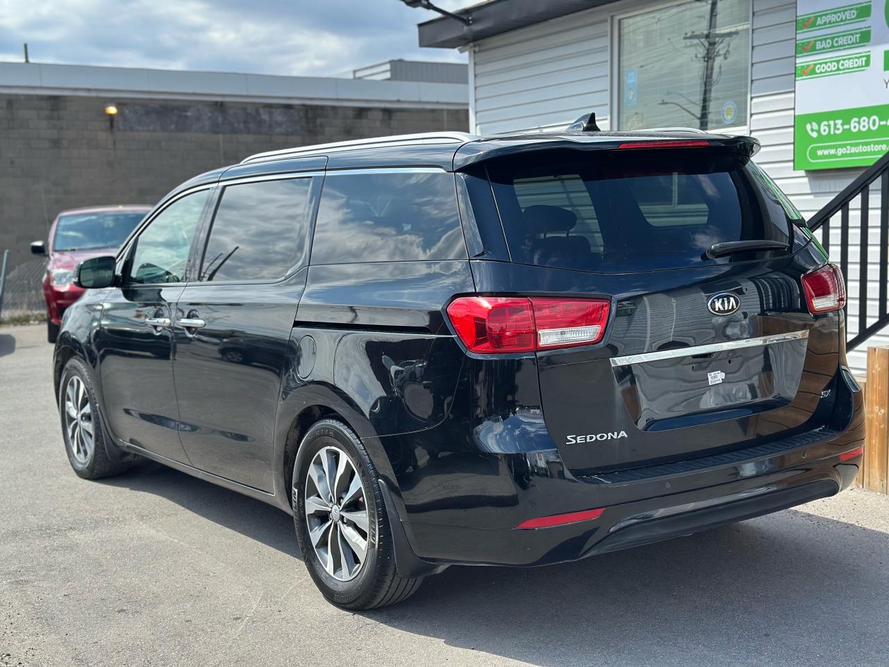 2017 Kia Sedona SX+ - Photo #5