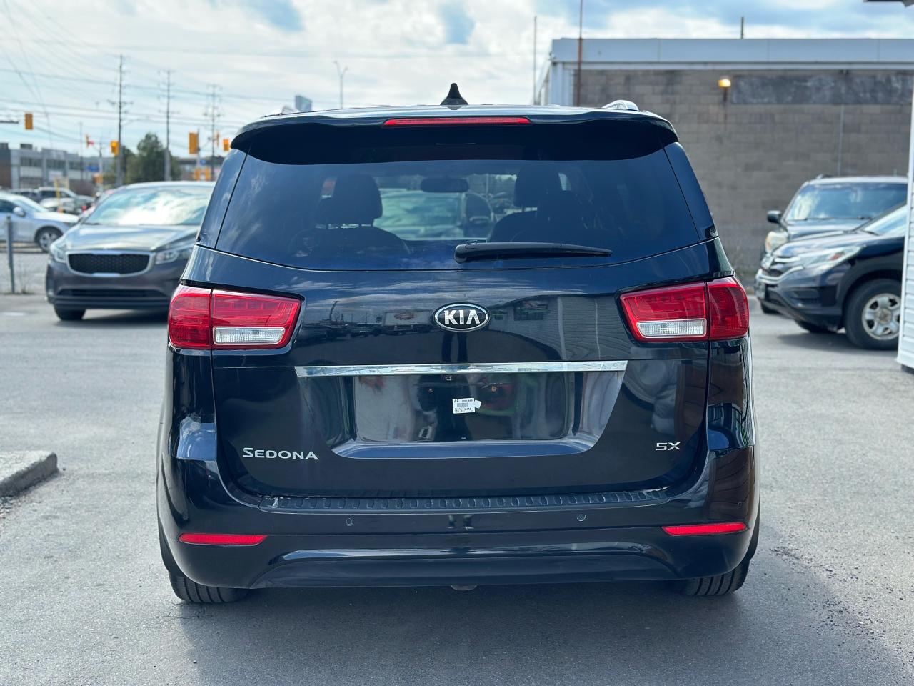 2017 Kia Sedona SX+ - Photo #4