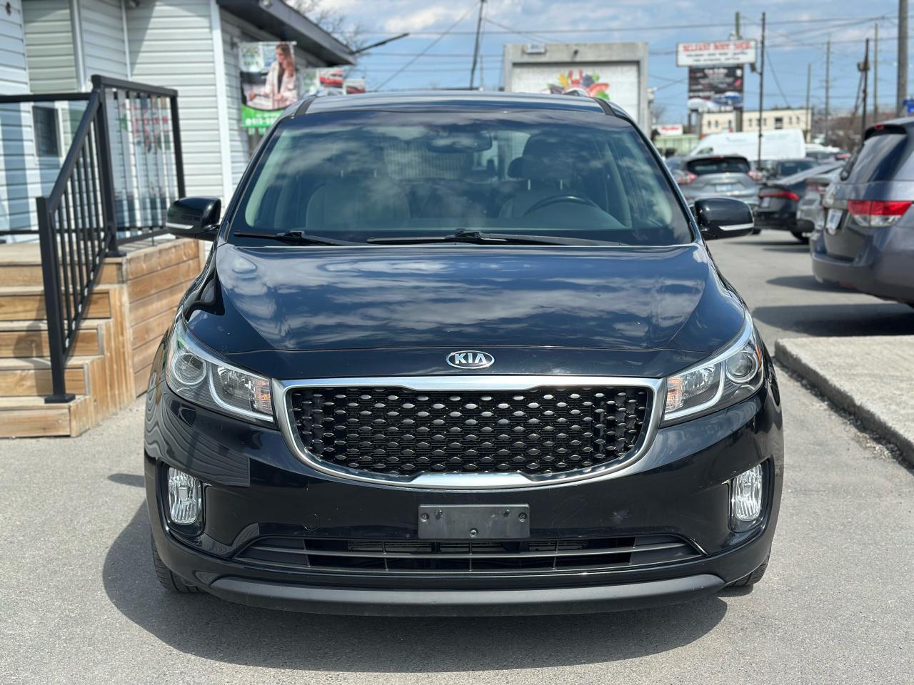 2017 Kia Sedona SX+ - Photo #3