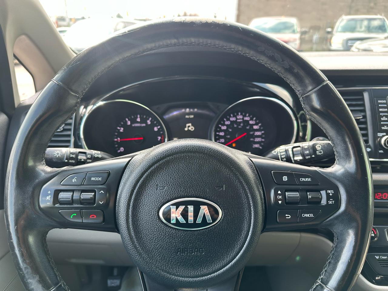 2017 Kia Sedona SX+ - Photo #19