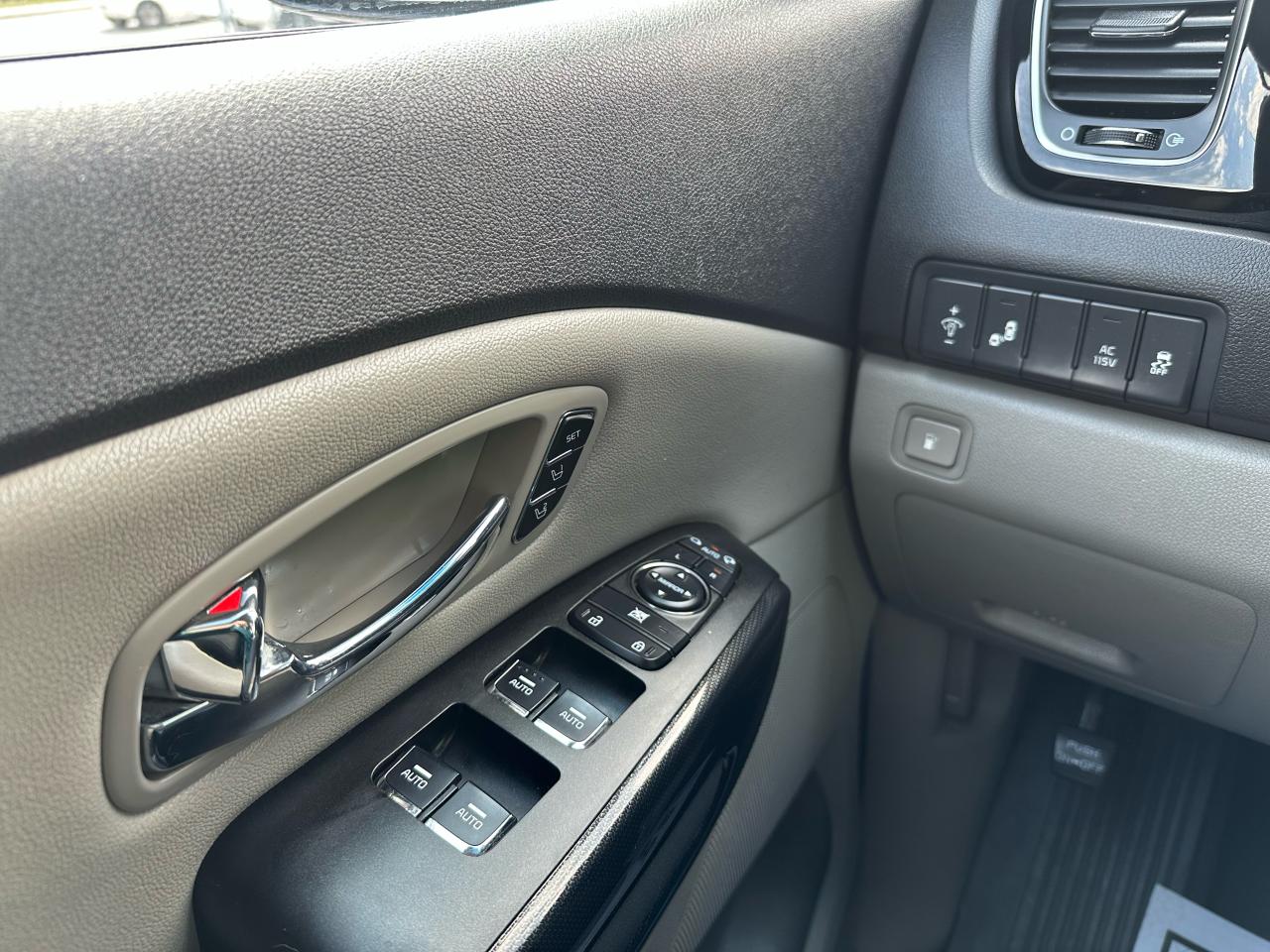2017 Kia Sedona SX+ - Photo #14