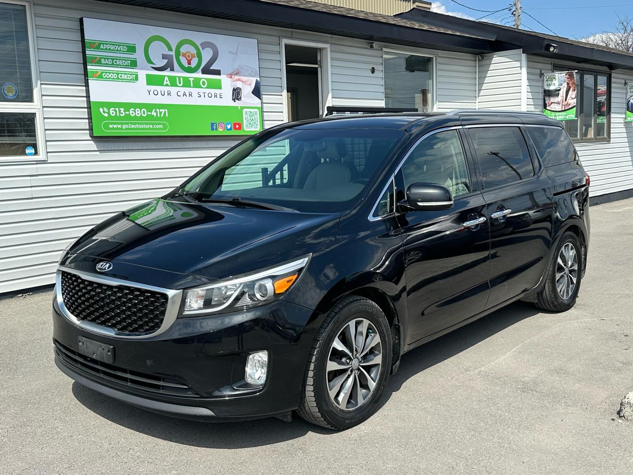 2017 Kia Sedona SX+ - Photo #2