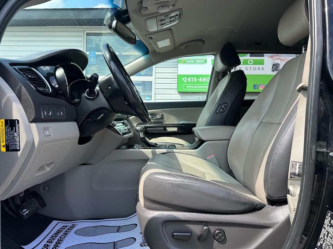 2017 Kia Sedona SX+ - Photo #8