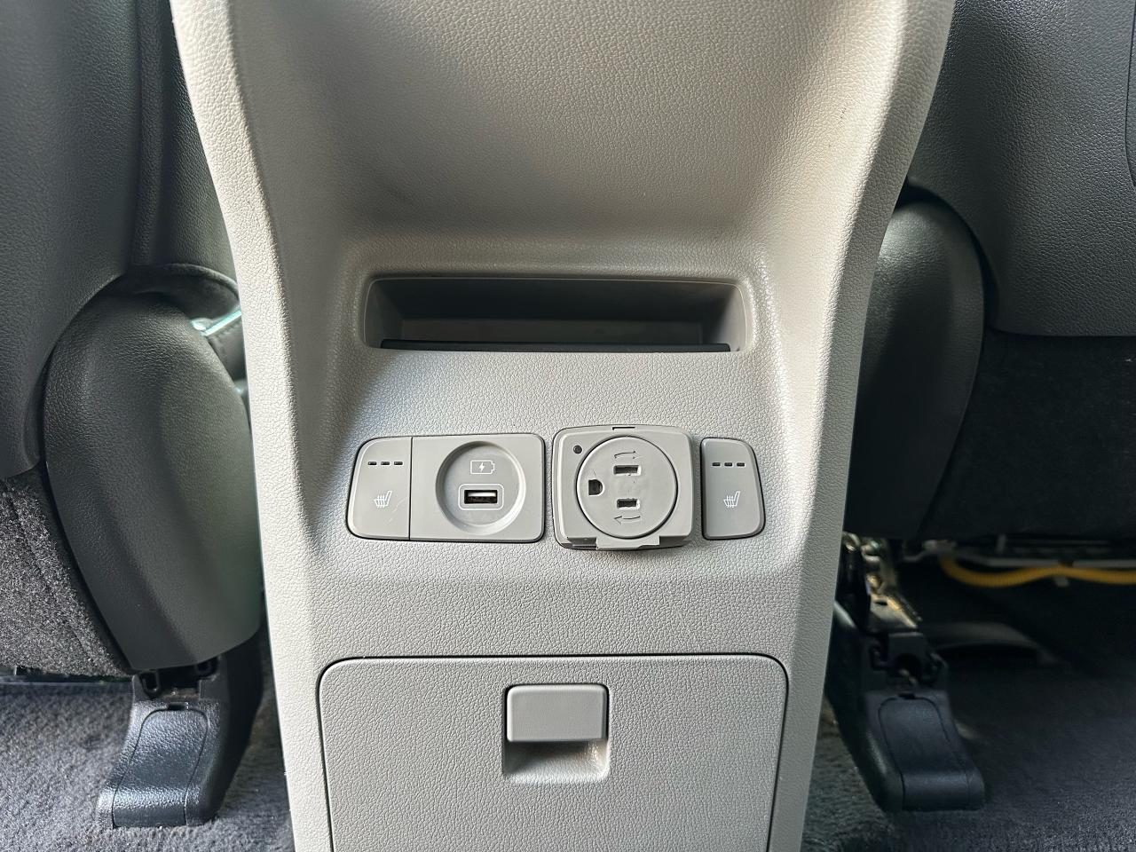 2017 Kia Sedona SX+ - Photo #11
