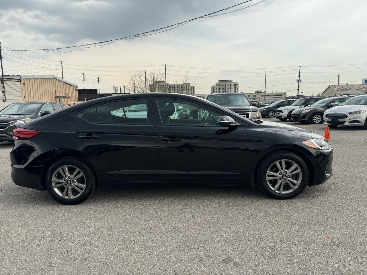 2017 Hyundai Elantra GL Photo3