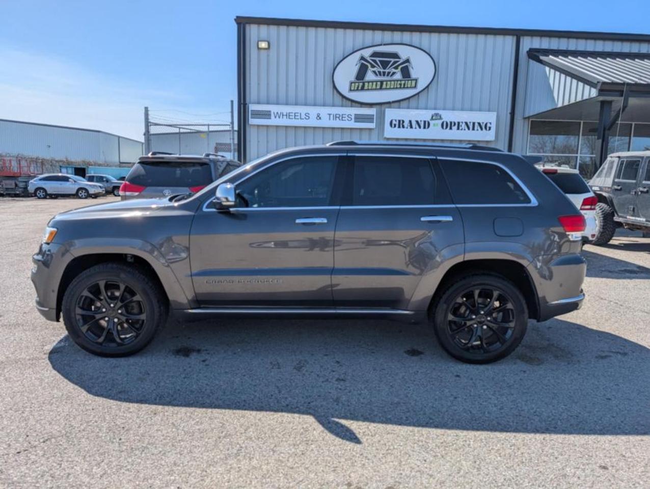 2019 Jeep Grand Cherokee Summit Photo1