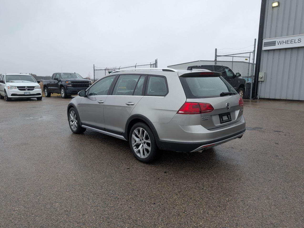 2017 Volkswagen Golf Alltrack " Photo1