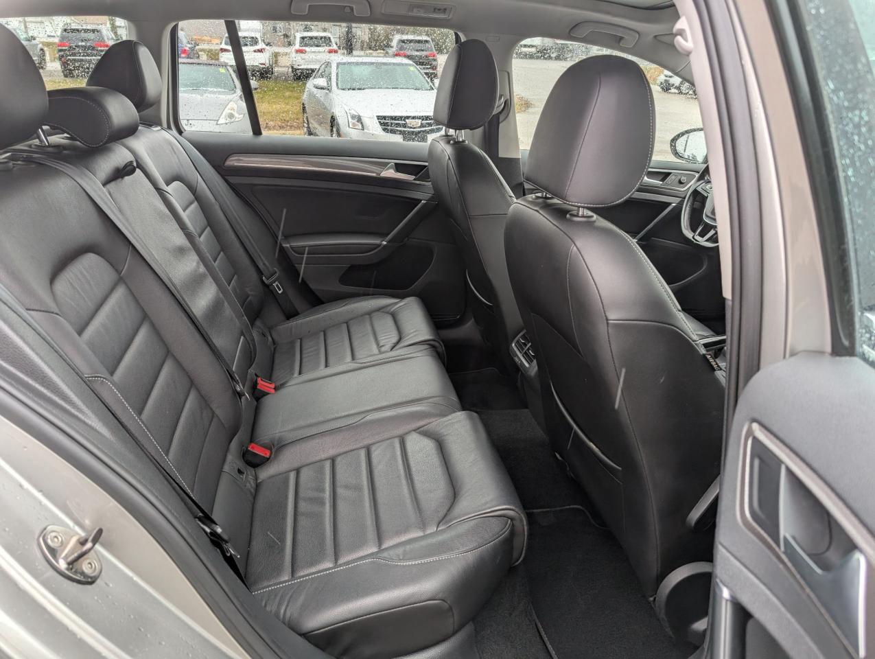 2017 Volkswagen Golf Alltrack " Photo