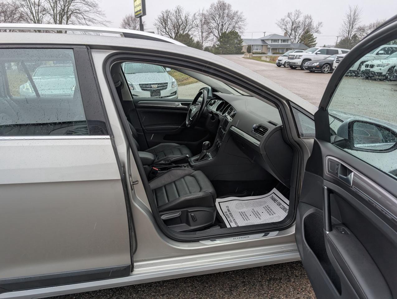 2017 Volkswagen Golf Alltrack " Photo