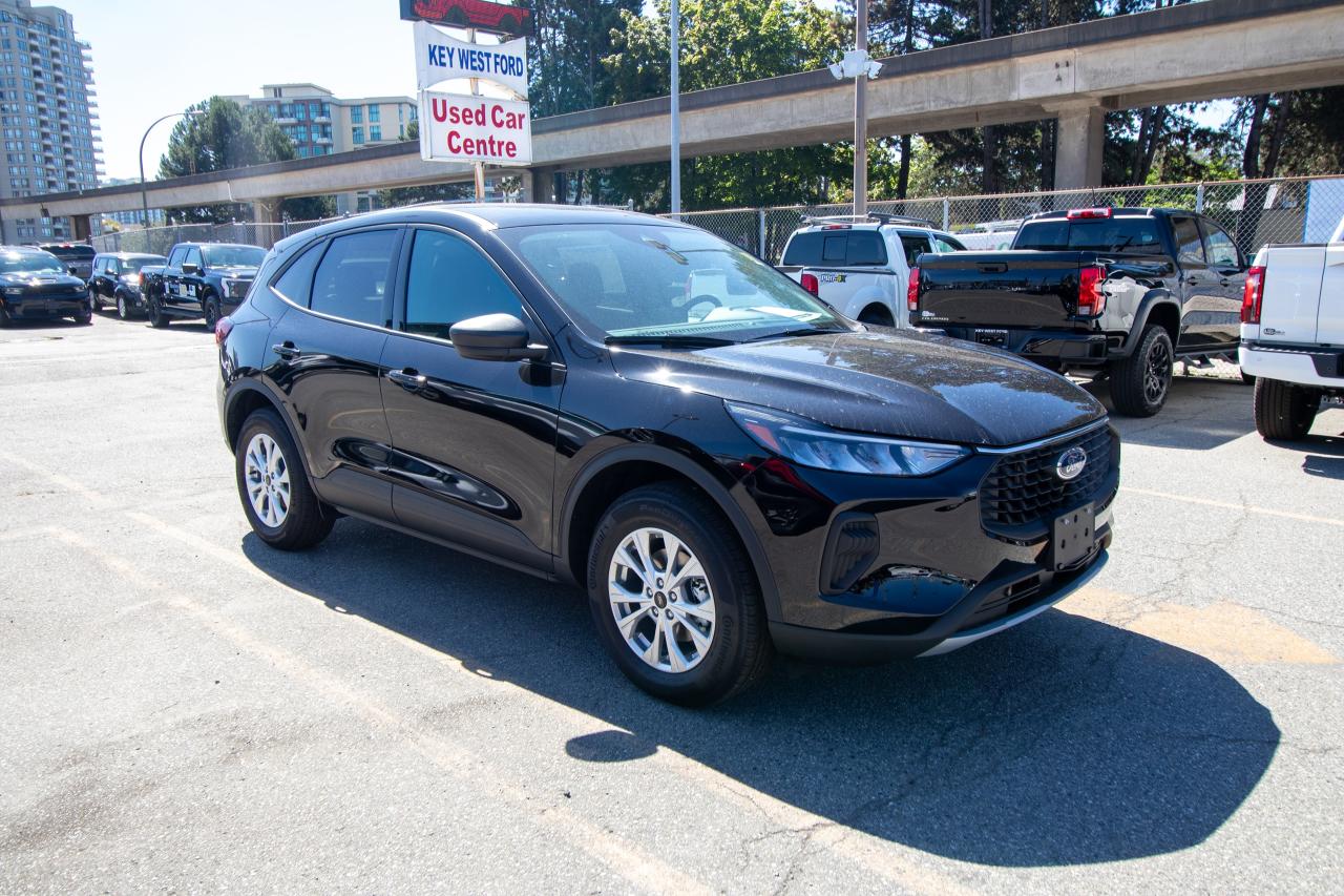 2025 Ford Escape Active AWD Photo3