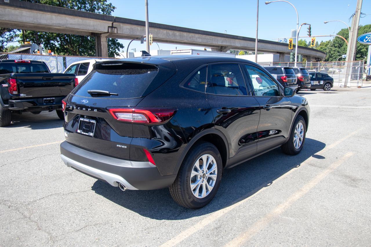 2025 Ford Escape Active AWD Photo4