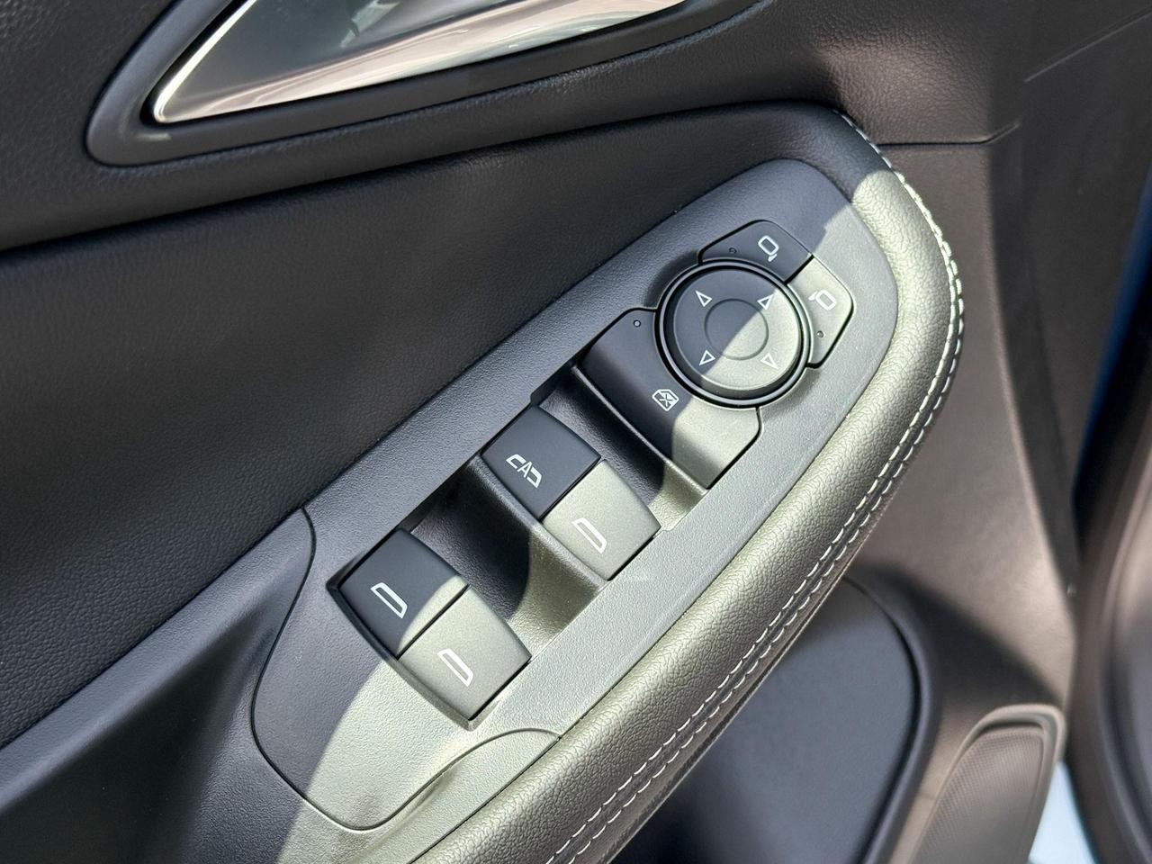 2025 Buick Encore GX Preferred 1.3L 3CYL WITH REMOTE START/ENTRY, HEATED SEATS, HEATED STEERING WHEEL, HD SURROUND VISION, APPLE CARPLAY AND ANDROID AUTO Photo