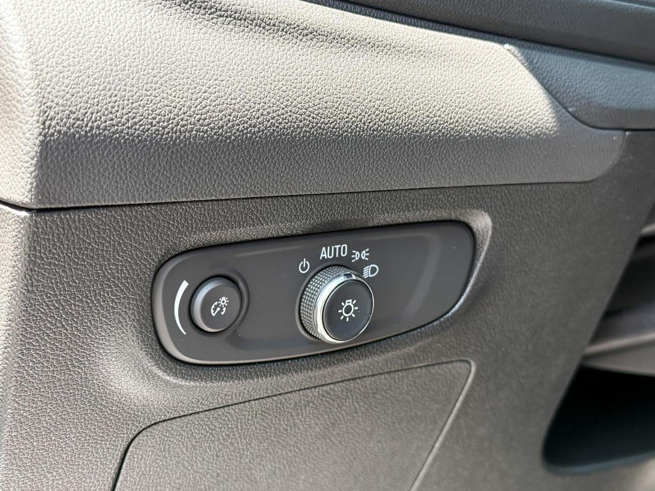 2025 Buick Encore GX Preferred 1.3L 3CYL WITH REMOTE START/ENTRY, HEATED SEATS, HEATED STEERING WHEEL, HD SURROUND VISION, APPLE CARPLAY AND ANDROID AUTO Photo