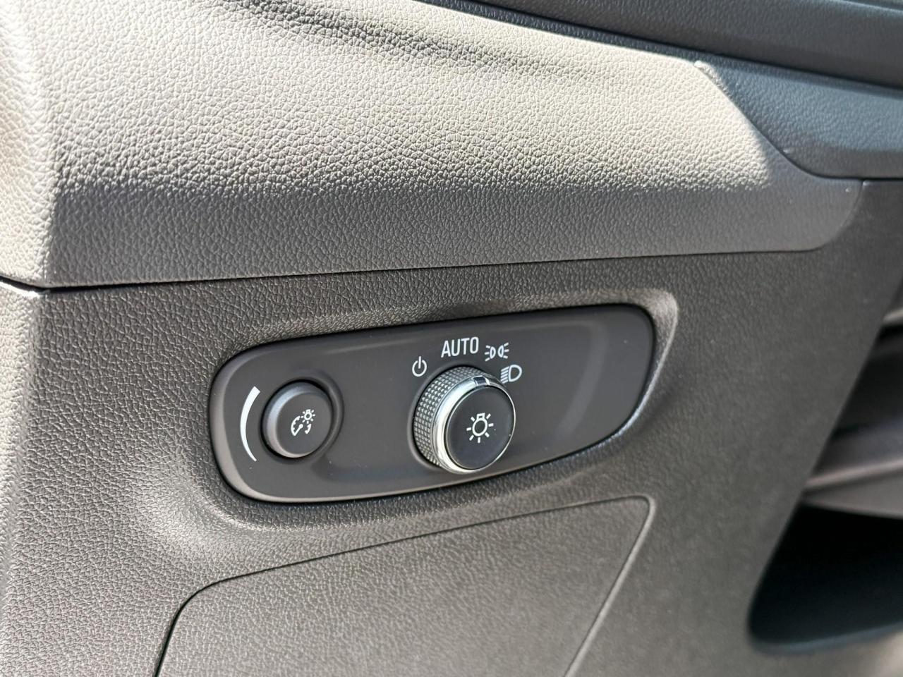 2025 Buick Encore GX Preferred 1.3L 3CYL WITH REMOTE START/ENTRY, HEATED SEATS, HEATED STEERING WHEEL, HD SURROUND VISION, APPLE CARPLAY AND ANDROID AUTO Photo