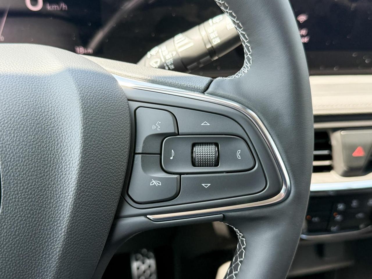 2025 Buick Encore GX Preferred 1.3L 3CYL WITH REMOTE START/ENTRY, HEATED SEATS, HEATED STEERING WHEEL, HD SURROUND VISION, APPLE CARPLAY AND ANDROID AUTO Photo