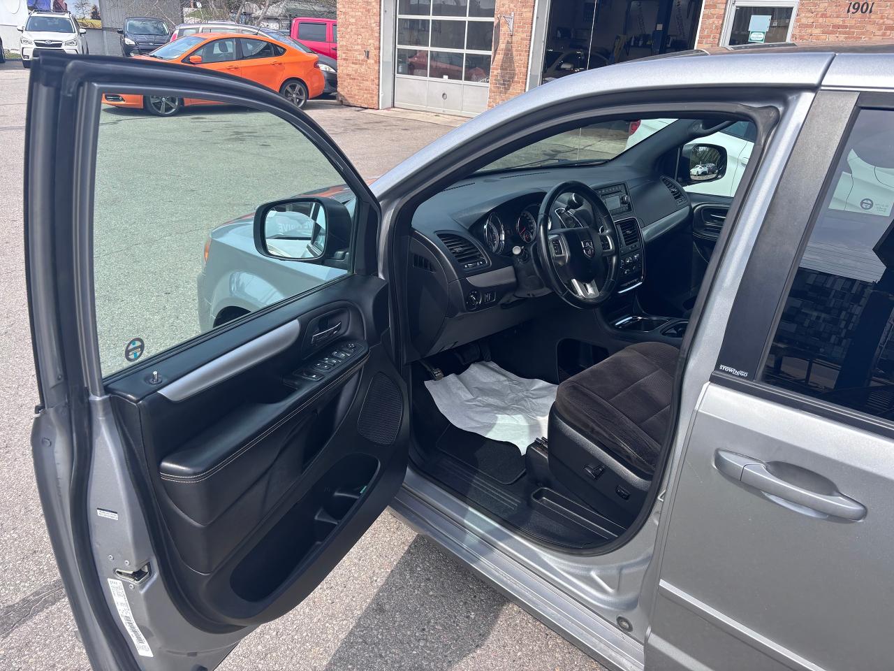 2014 Dodge Grand Caravan STOW N GO ONE OWNER - Photo #15