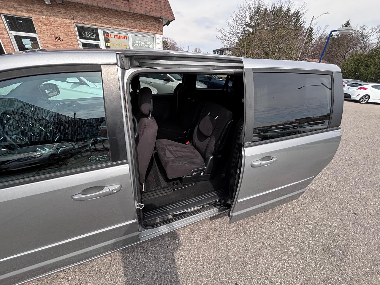 2014 Dodge Grand Caravan STOW N GO ONE OWNER - Photo #11