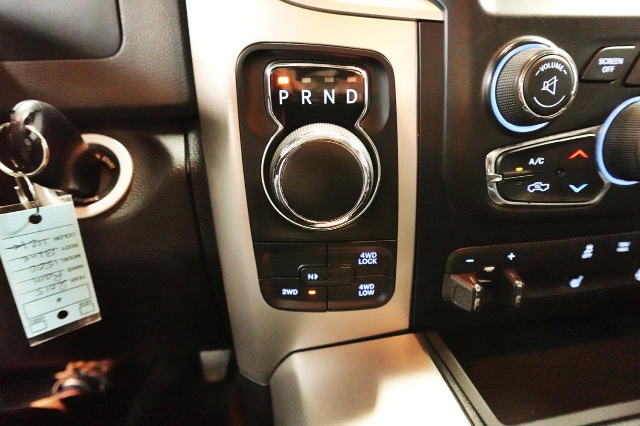 2015 RAM 1500 DEALER MAINTAIN,NO ACCIDENT ,SUPER CLEAN.4X4 - Photo #28