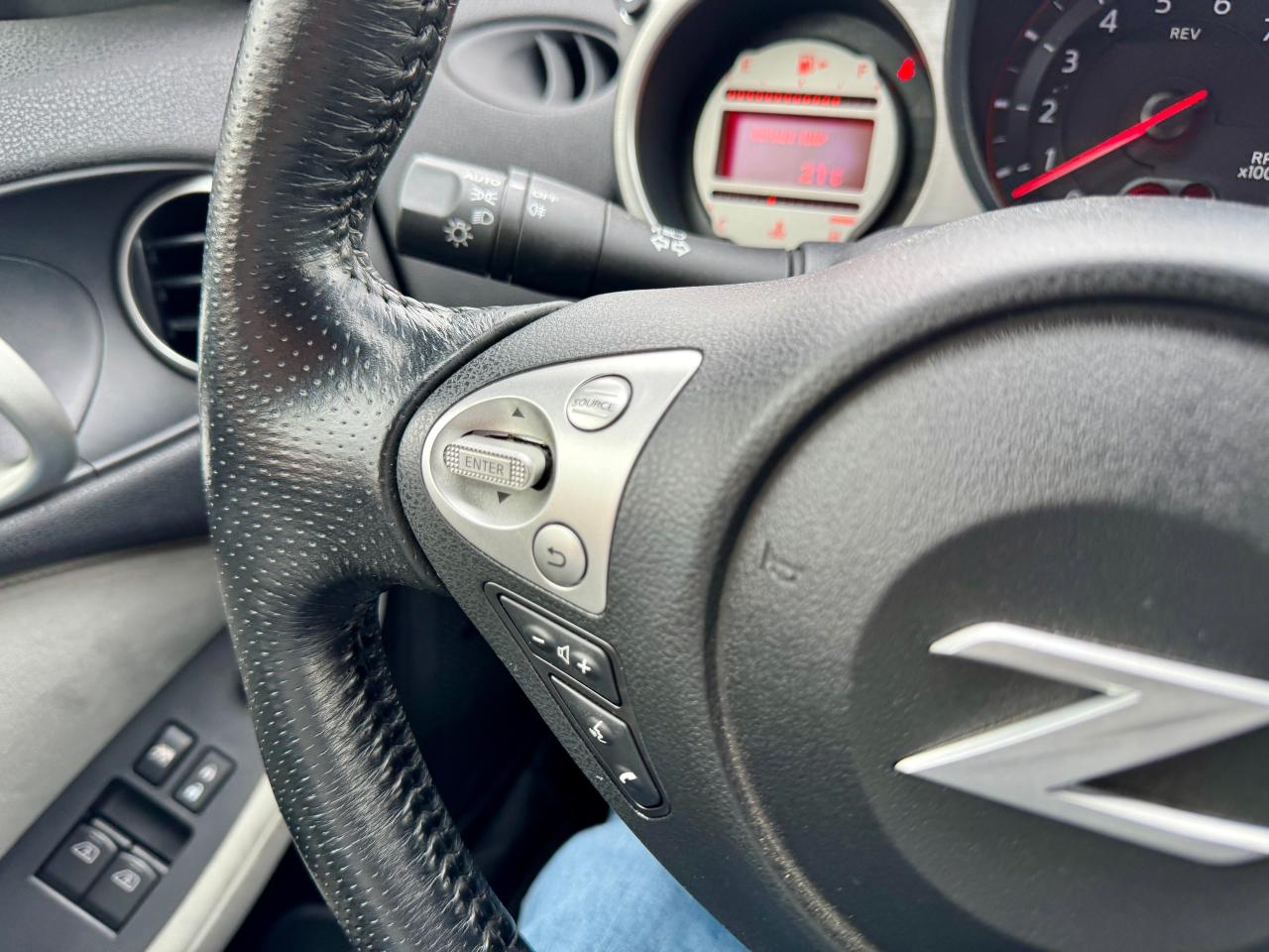 2012 Nissan 370Z 2dr Coupe Manual Touring One Owner | Low KMS - Photo #14
