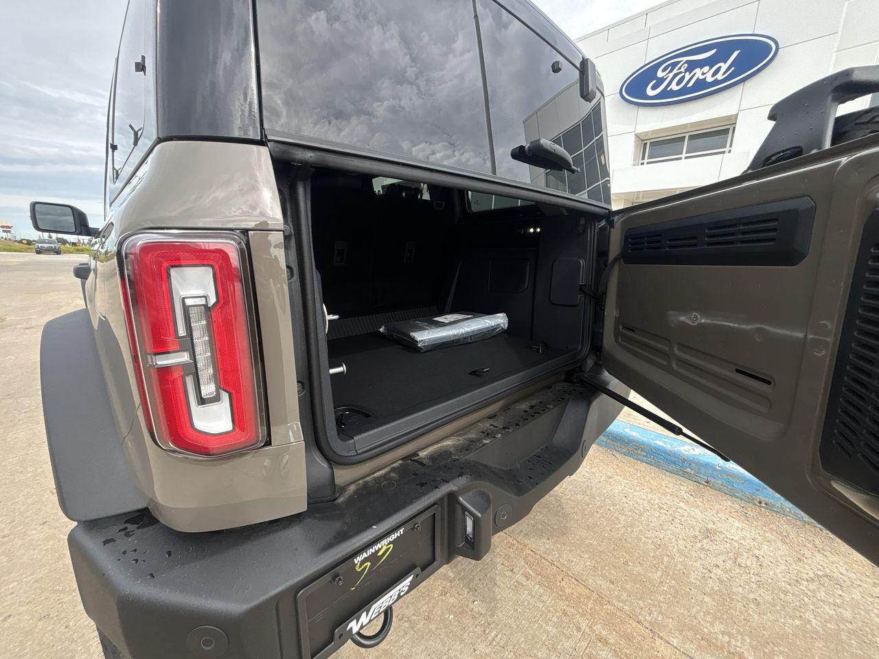 2025 Ford Bronco OUTER BANKS 4 DOOR 4X4 Photo5