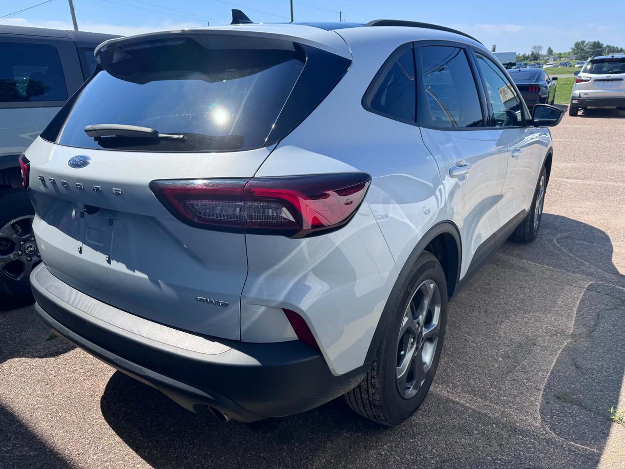 2025 Ford Escape ST-Line Photo3