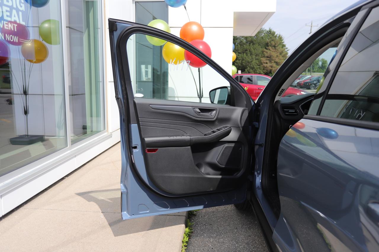 2025 Ford Escape Active FWD Photo5