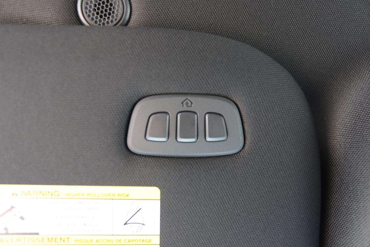 2025 Ford F-150 Lariat 4WD SuperCrew 5.5' Box Photo5