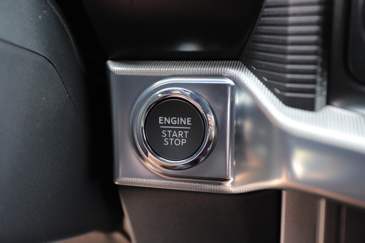 2025 Ford F-150 Lariat 4WD SuperCrew 5.5' Box Photo5