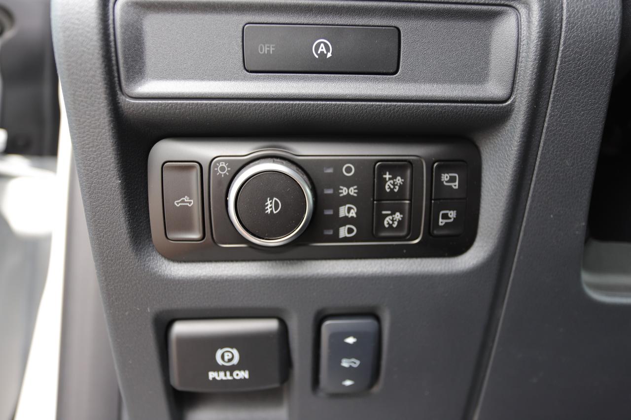 2025 Ford F-150 Lariat 4WD SuperCrew 5.5' Box Photo5