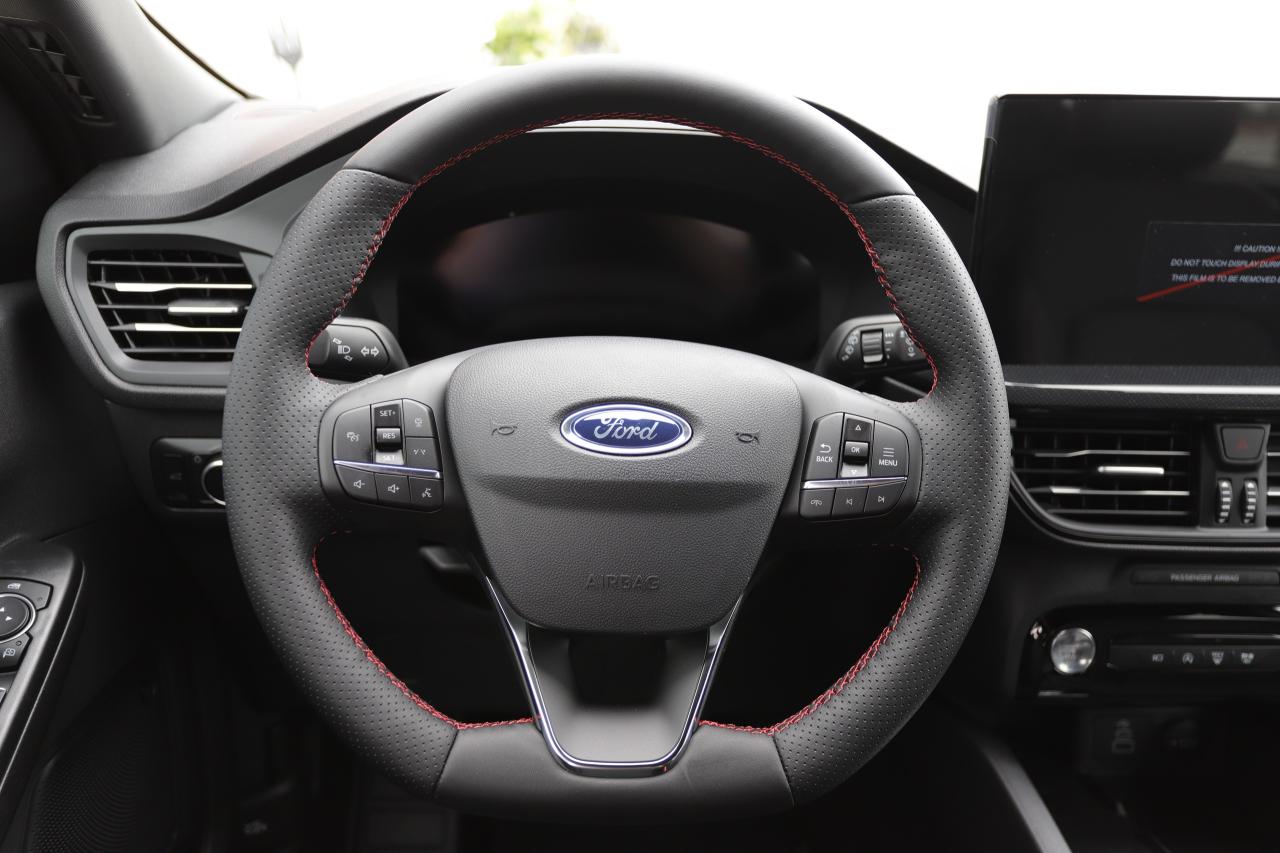 2025 Ford Escape ST-Line Select AWD Photo5