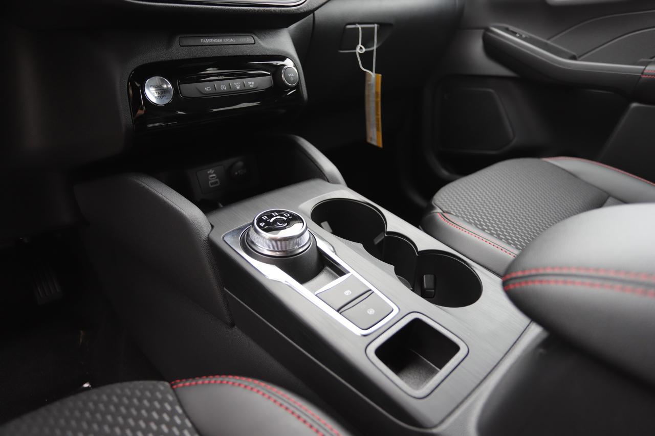 2025 Ford Escape ST-Line Select AWD Photo5