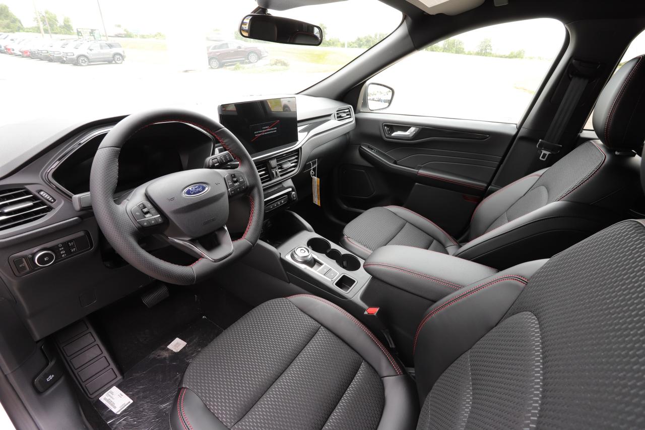2025 Ford Escape ST-Line Select AWD Photo5