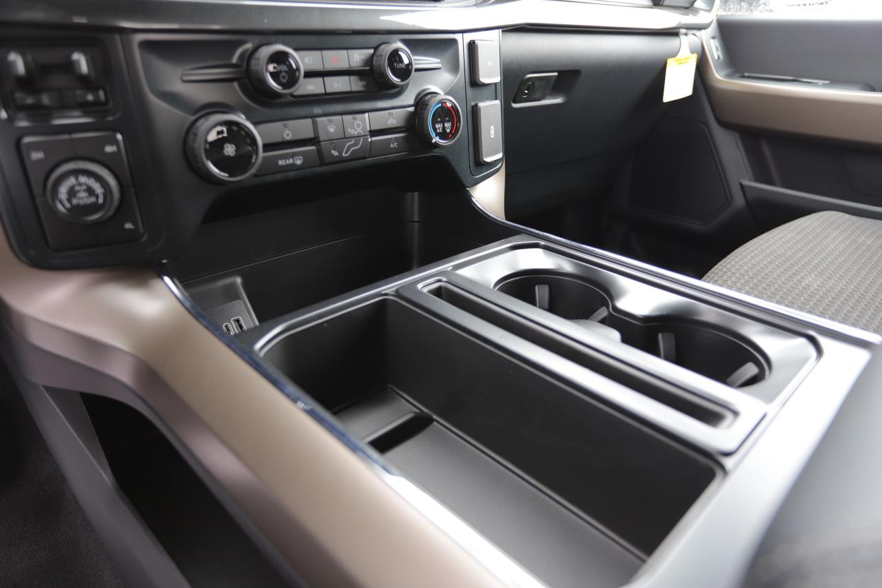 2025 Ford F-150 STX 4WD SuperCrew 5.5' Box Photo5