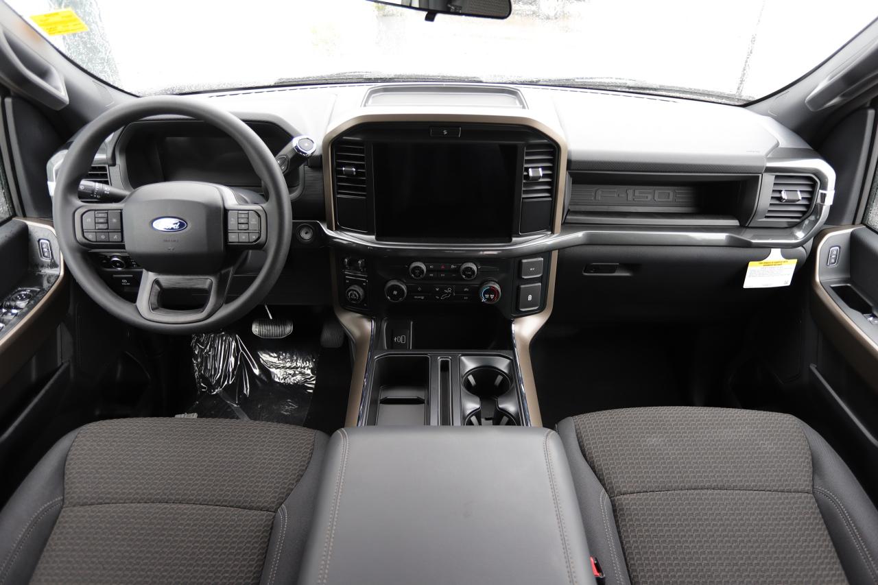 2025 Ford F-150 STX 4WD SuperCrew 5.5' Box Photo5