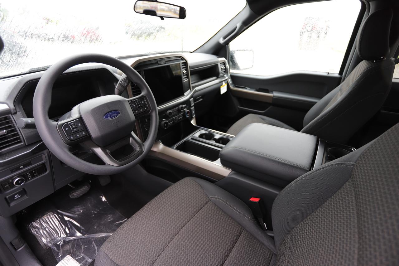 2025 Ford F-150 STX 4WD SuperCrew 5.5' Box Photo5