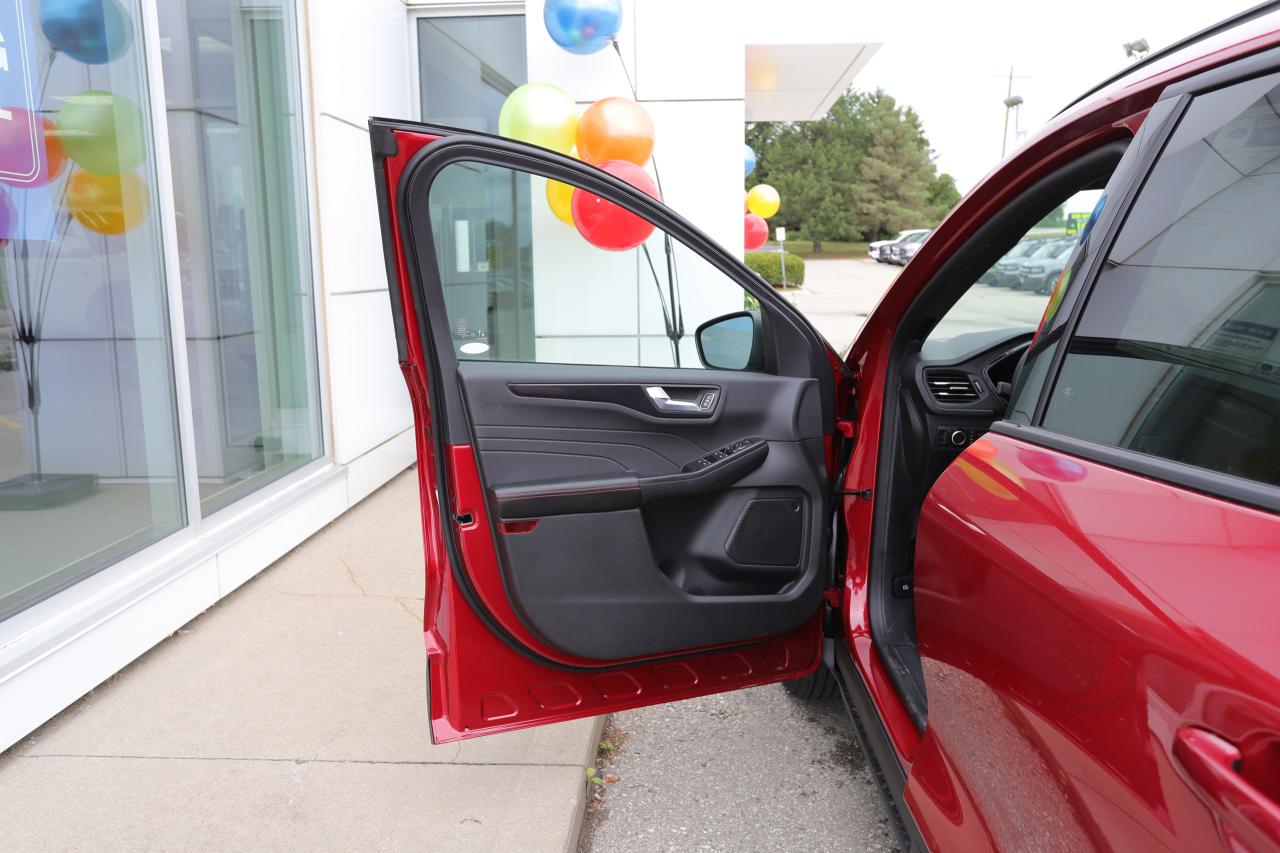 2025 Ford Escape ST-Line AWD Photo5