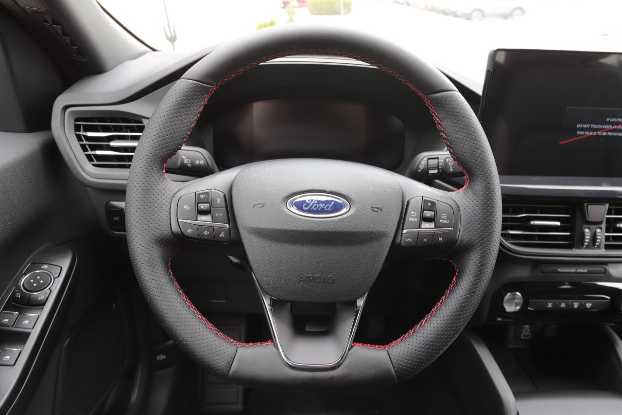 2025 Ford Escape ST-Line AWD Photo5